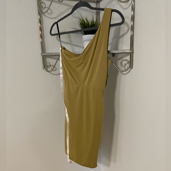 NWT Missguided One Shoulder Wrap Dress - Picture 3 of 5